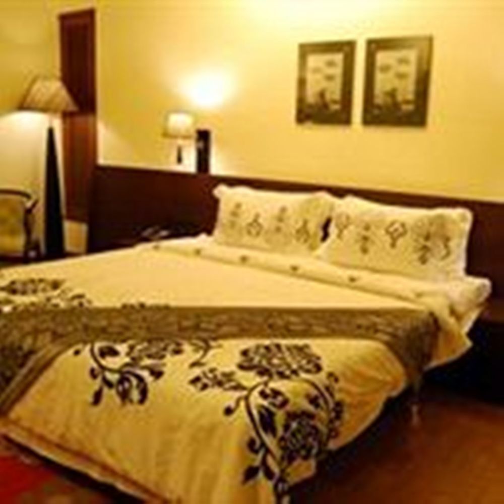 Rpj Hotel Rajkot Exterior foto