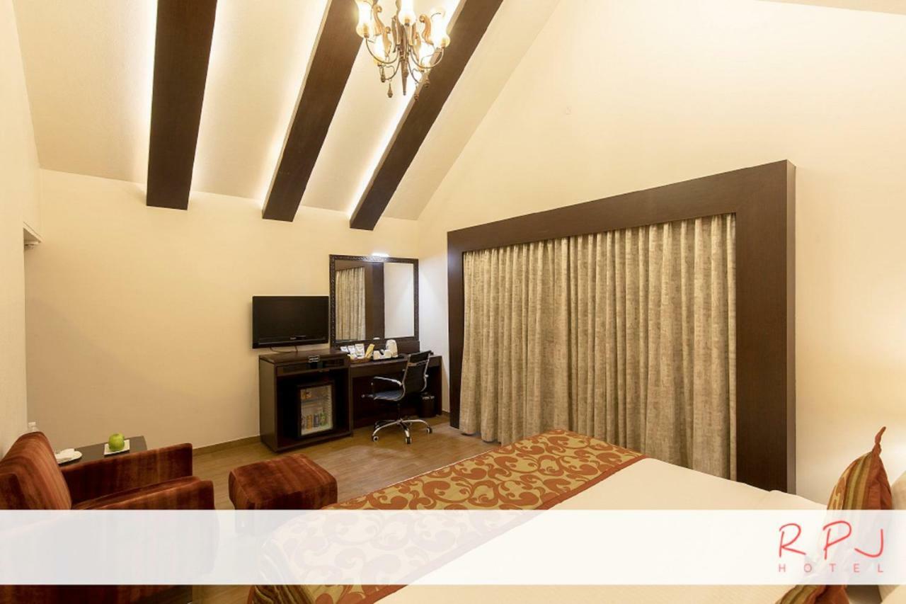 Rpj Hotel Rajkot Exterior foto