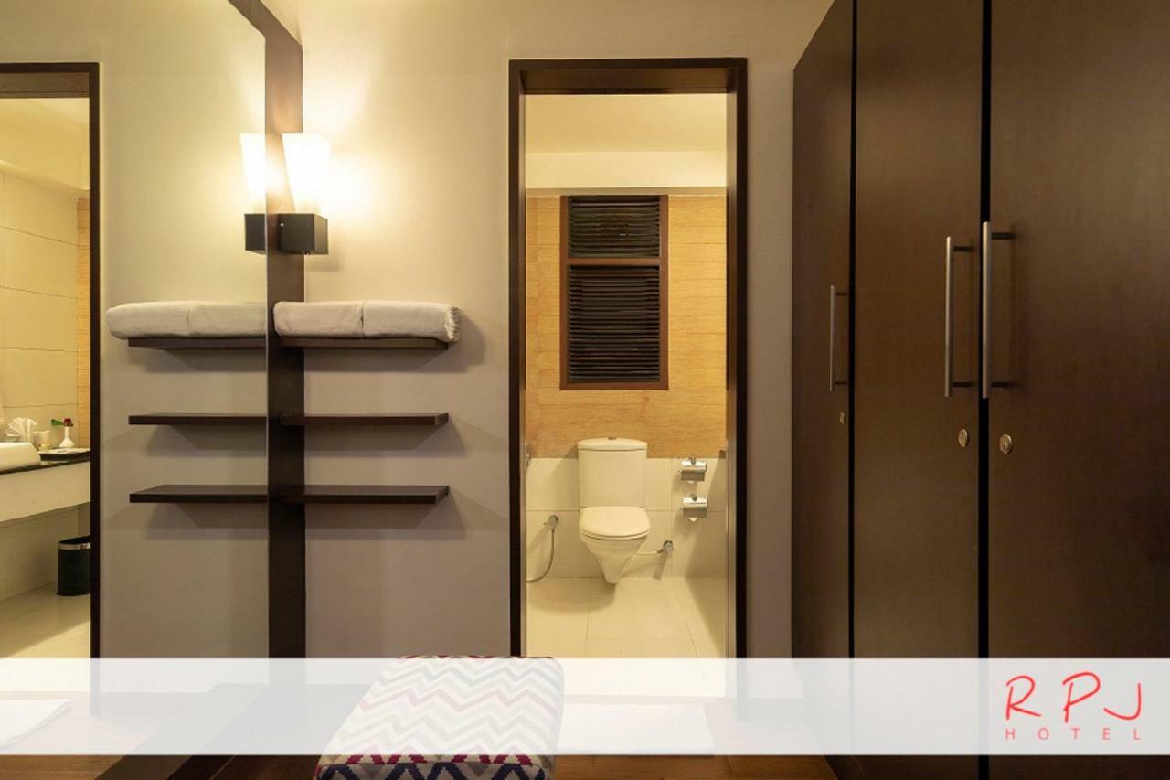 Rpj Hotel Rajkot Exterior foto