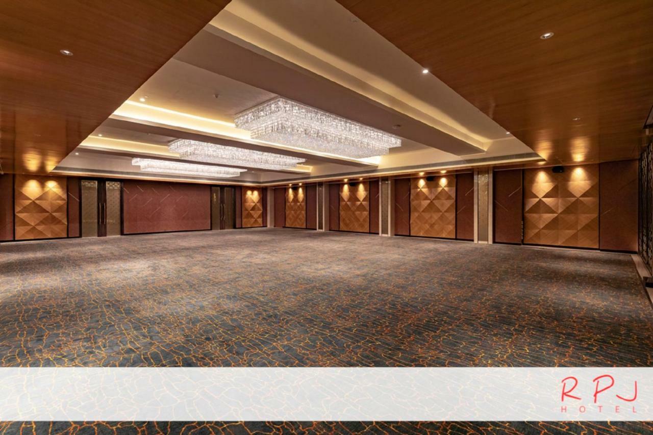 Rpj Hotel Rajkot Exterior foto