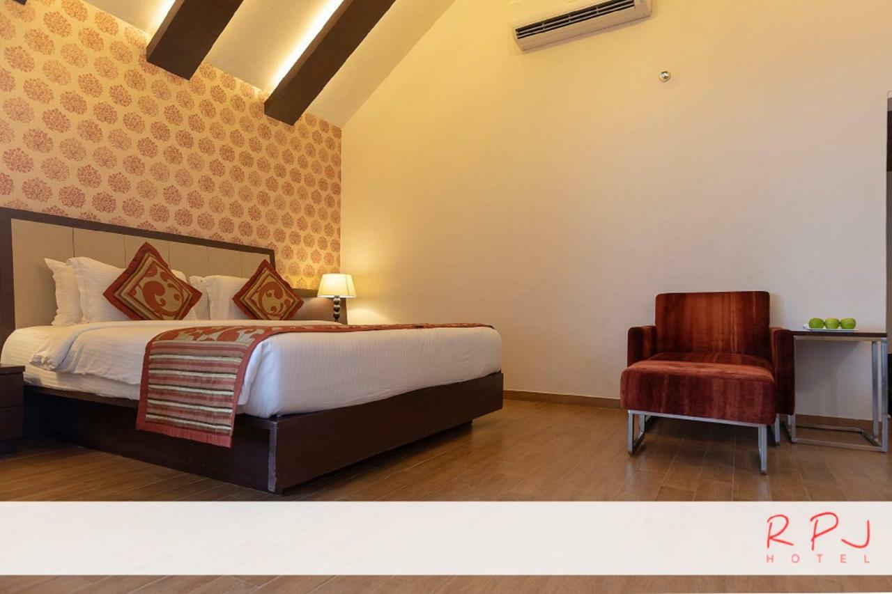 Rpj Hotel Rajkot Exterior foto